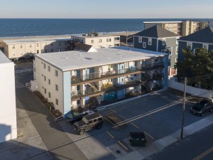 seasquire104-1-ext.jpg