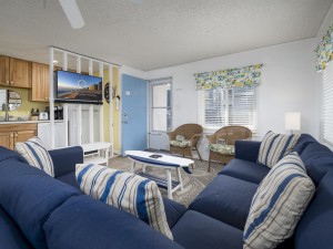 seasquire104-12-living-area.jpg
