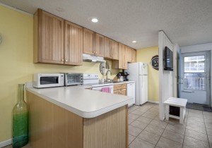 seasquire104-14-kitchen.jpg