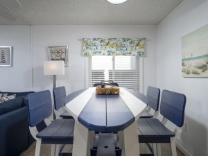 seasquire104-15-dining.jpg