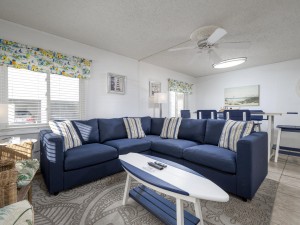 seasquire104-17-living-area.jpg
