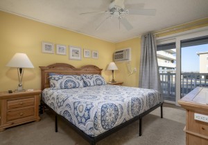 seasquire104-18-primary-bedroom.jpg