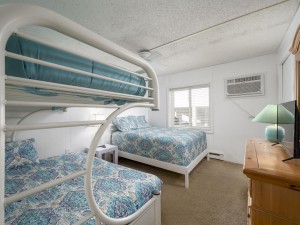 seasquire104-21-bedroom-3.jpg
