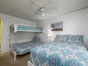 seasquire104-22-bedroom-3.jpg
