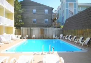 marshall-inn-202-outdoor-pool-b.jpg
