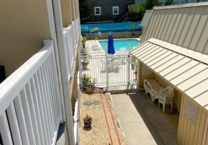 marshall-inn-202-outdoor-pool.jpg