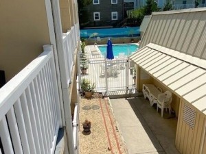 marshall-inn-202-outdoor-pool.jpg