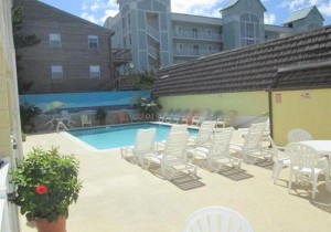 marshall-inn-pool-new.jpg