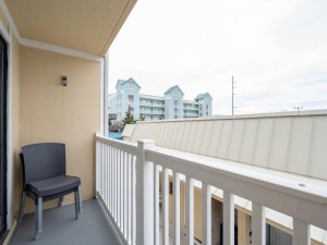 marshallinn201-1-balcony.jpg