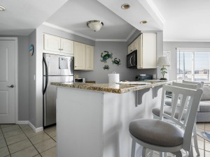 makai306-4-kitchen.jpg