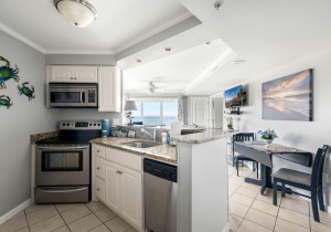 makai306-5-kitchen.jpg