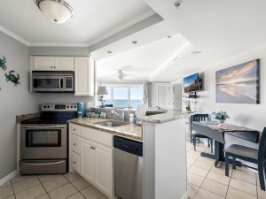 makai306-5-kitchen.jpg