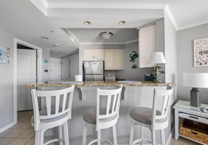 makai306-6-dining.jpg