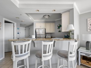 makai306-6-dining.jpg