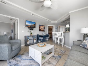 makai306-8-living.jpg