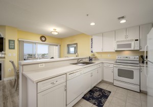 captivabay410-10-kitchen.jpg