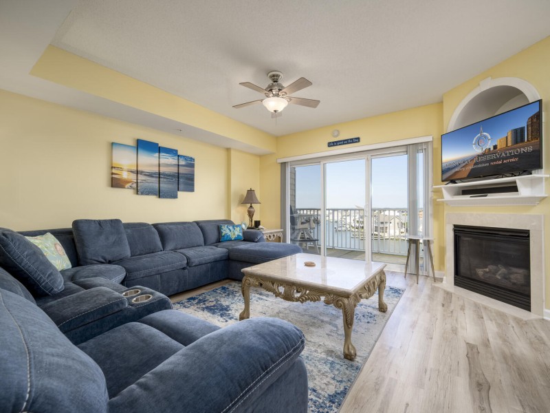 captivabay410-7-living.jpg