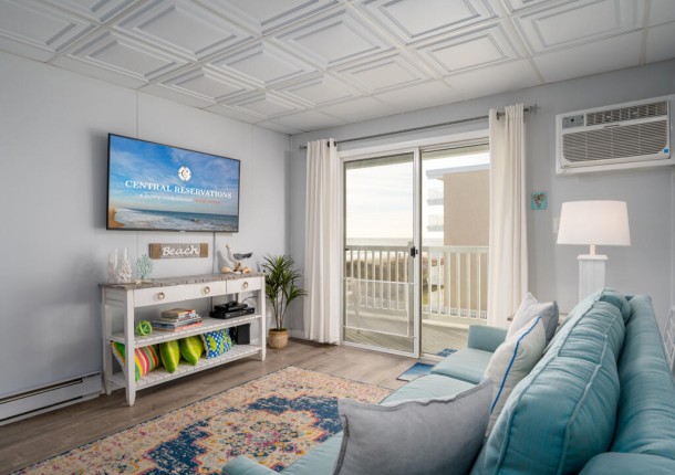 jammer302-1-living-area.jpg