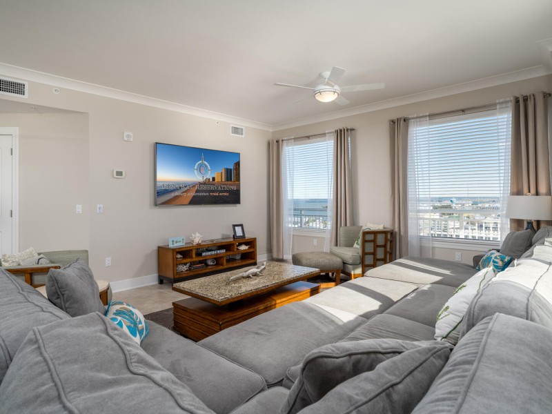 gateway1413-15-living-area.jpg