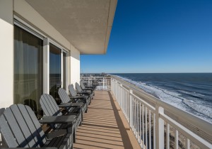 gateway1413-2-balcony.jpg