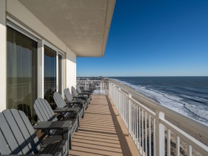 gateway1413-2-balcony.jpg