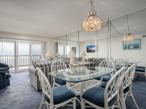 plaza1512-15-dining-area.jpg
