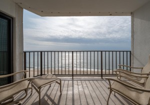 plaza1512-5-balcony.jpg