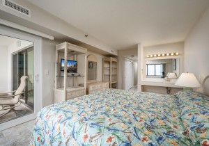 plaza1512-9-primary-bedroom.jpg