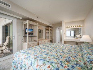 plaza1512-9-primary-bedroom.jpg