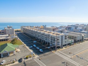 royalhawaiiancr-1exterior-building.jpg