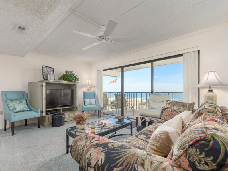 waikiki106-1-living-room.jpg