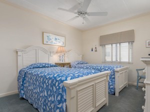 waikiki106-10-bedroom.jpg
