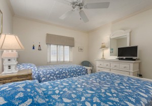 waikiki106-11-bedroom.jpg