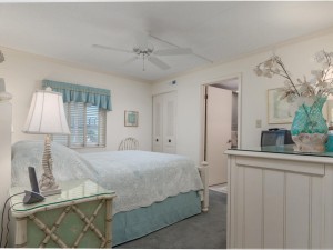 waikiki106-12-primary-bedroom.jpg