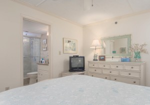 waikiki106-13-primary-bedroom.jpg