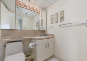 waikiki106-9-bath.jpg