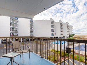bayprincess119-3-balcony.jpg