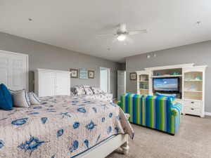 seabrite101-18-primary-bedroom.jpg
