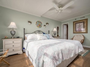 spd902-17-primary-bedroom.jpg