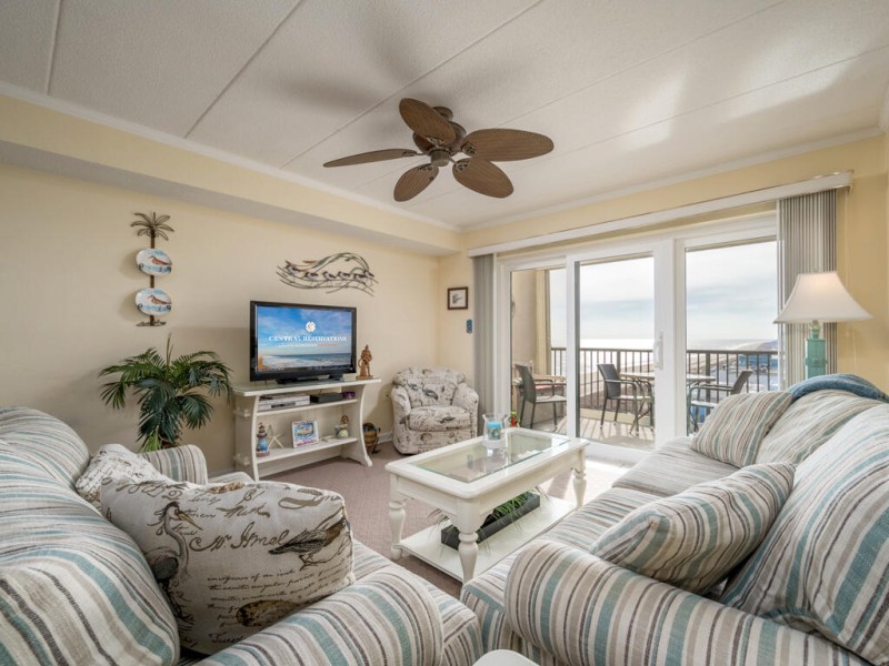 spd902-7-living-area.jpg