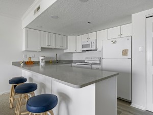 rh410-11-kitchen.jpg