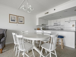 rh410-12-dining-area.jpg