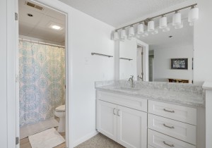 rh410-17-primary-bath.jpg