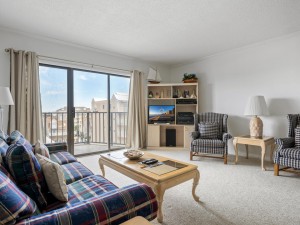 rh410-6-living.jpg
