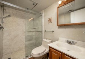 marigotbeach806-19-full-bath.jpg