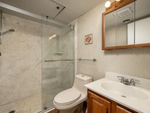 marigotbeach806-19-full-bath.jpg