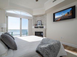 southbeach702-26-primary-bedroom.jpg