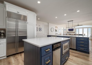 southbeach702-33-kitchen.jpg