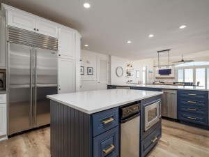 southbeach702-33-kitchen.jpg