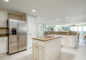 southbeach602-18-kitchen.jpg